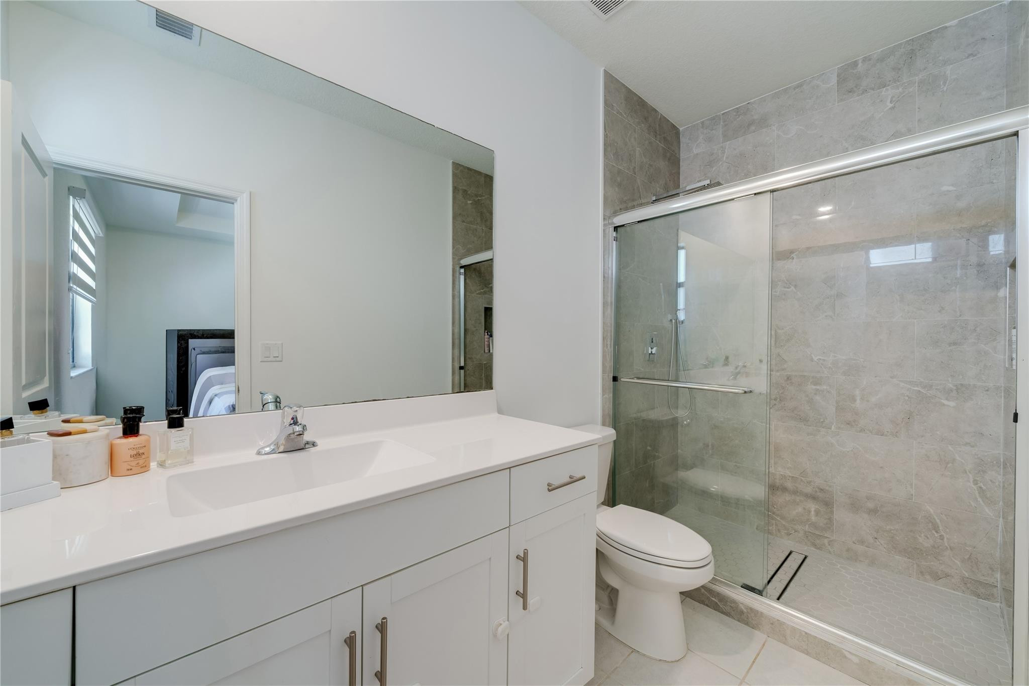 11392 W 34th Hialeah, FL 33018