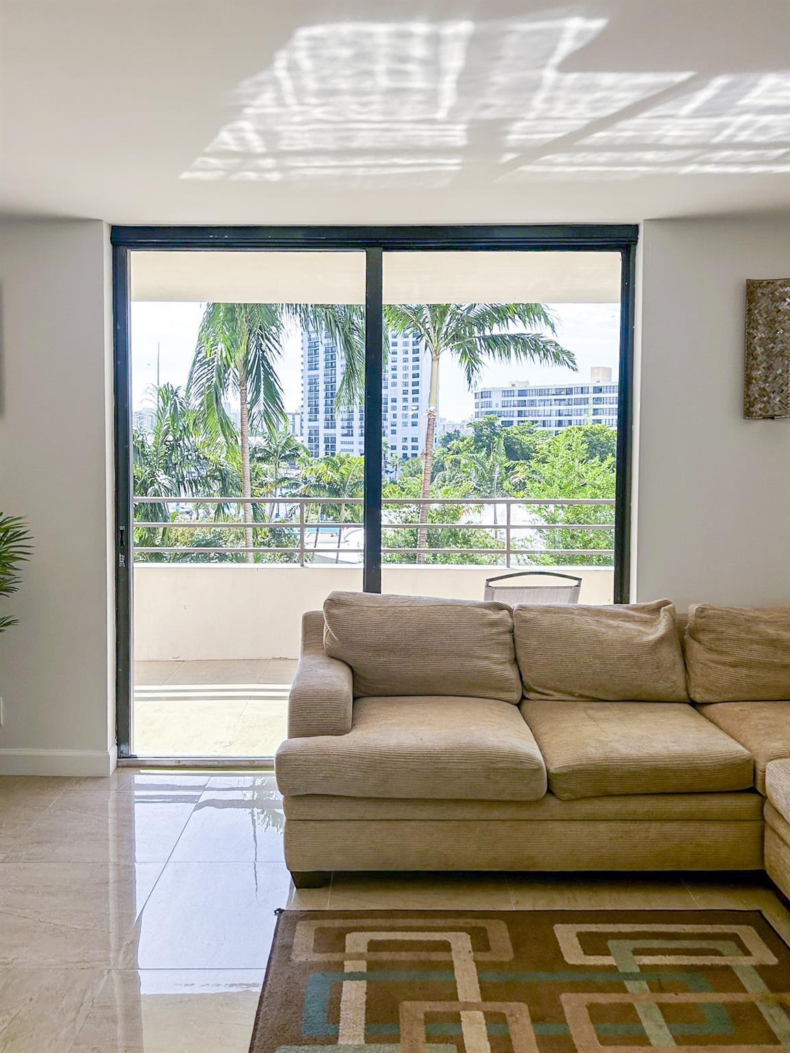 2500 Parkview #615 Hallandale Beach, FL 33009
