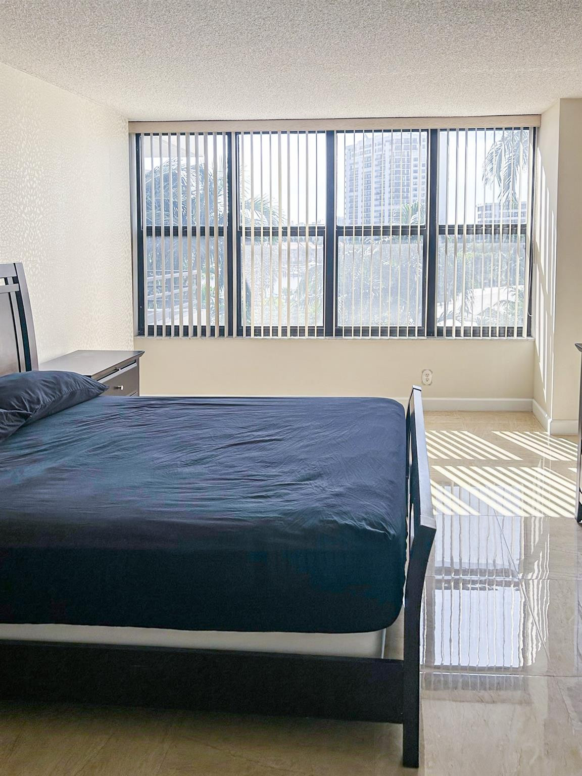 2500 Parkview #615 Hallandale Beach, FL 33009