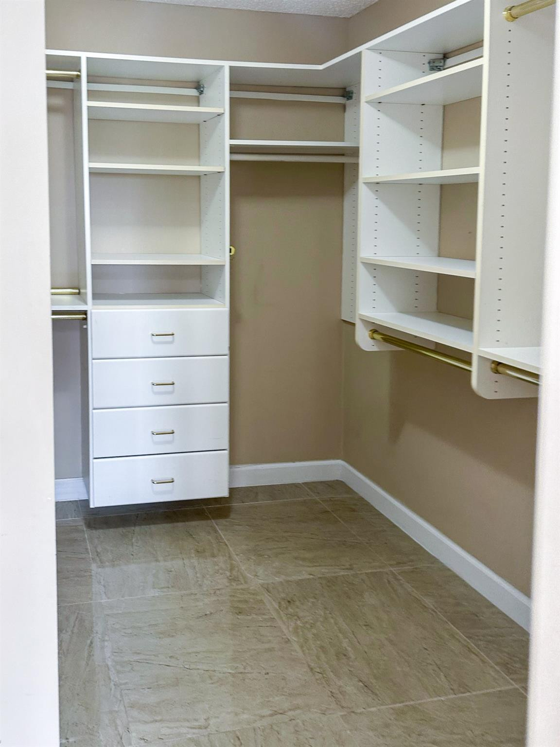 2500 Parkview #615 Hallandale Beach, FL 33009