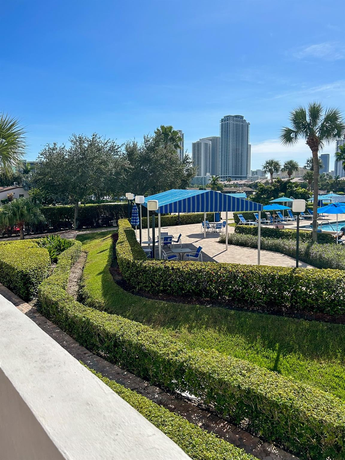 2500 Parkview #615 Hallandale Beach, FL 33009