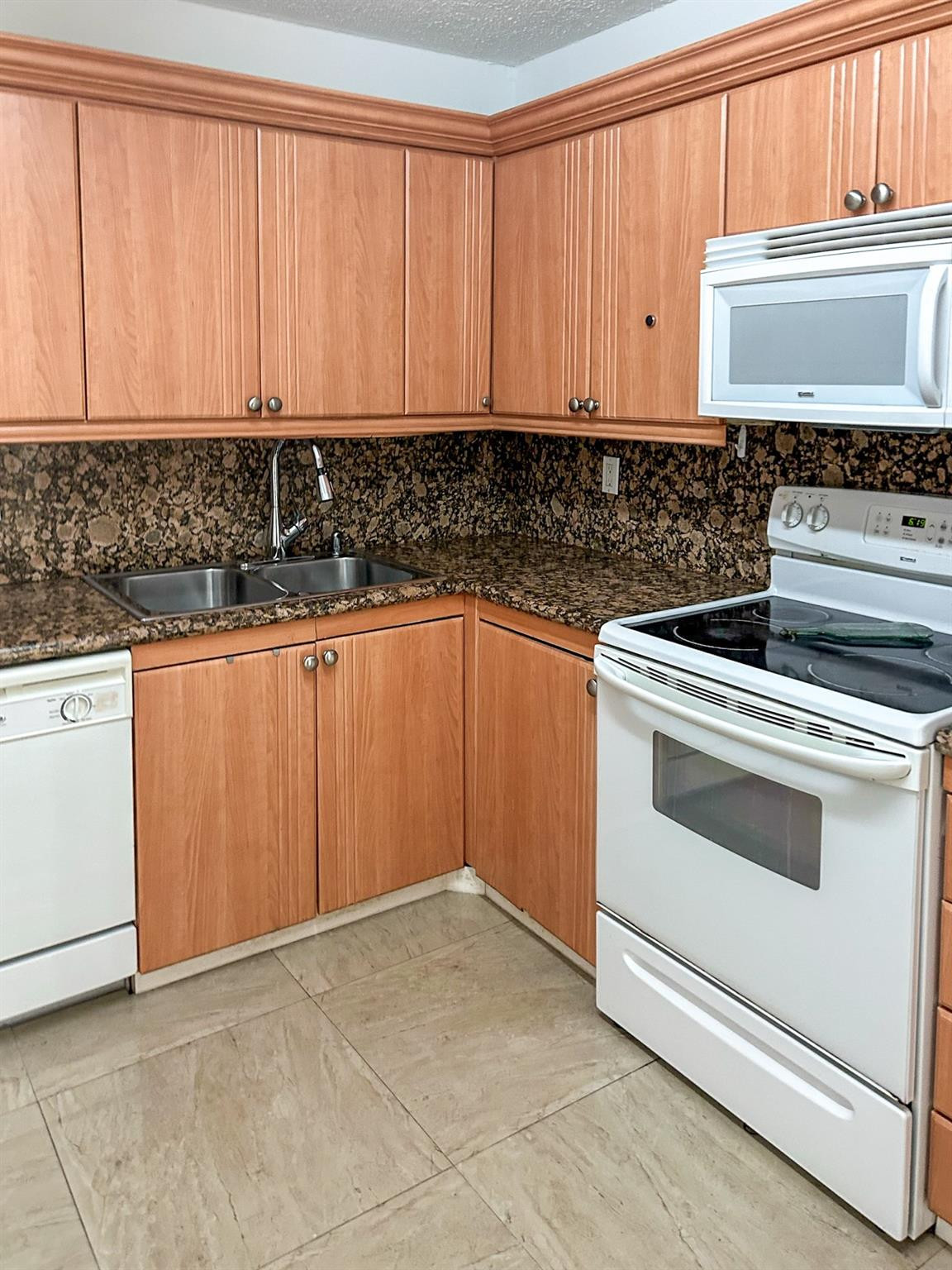 2500 Parkview #615 Hallandale Beach, FL 33009