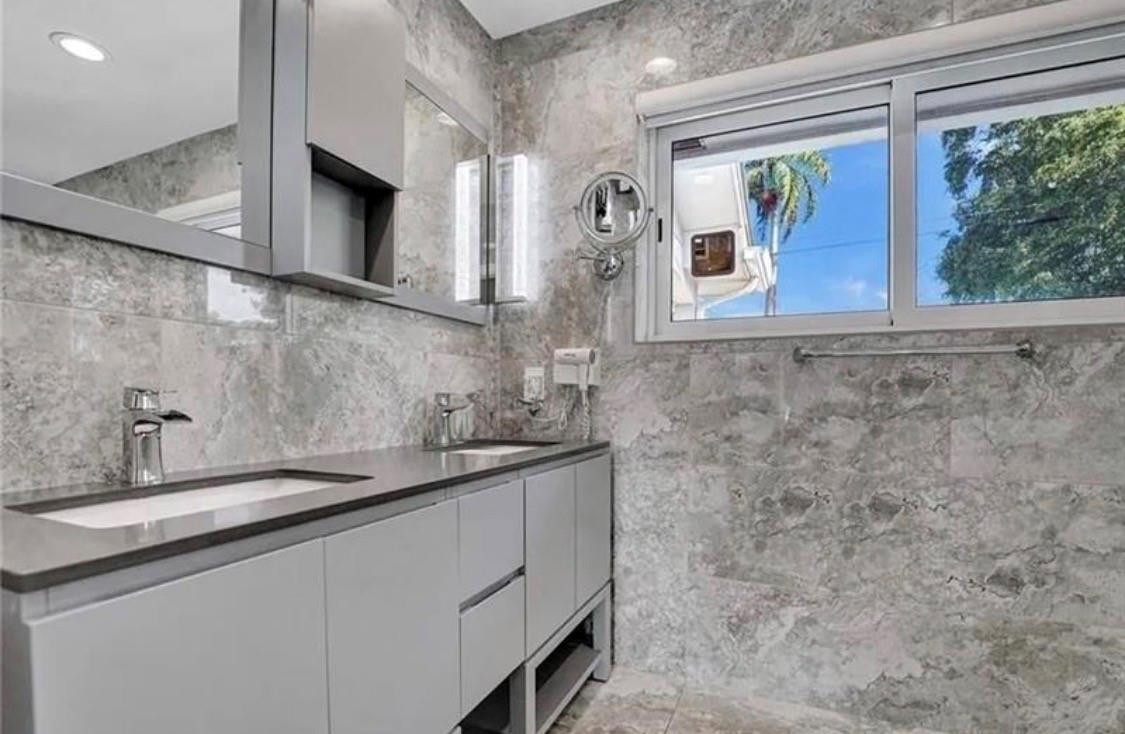 2830 NE 55th Fort Lauderdale, FL 33308