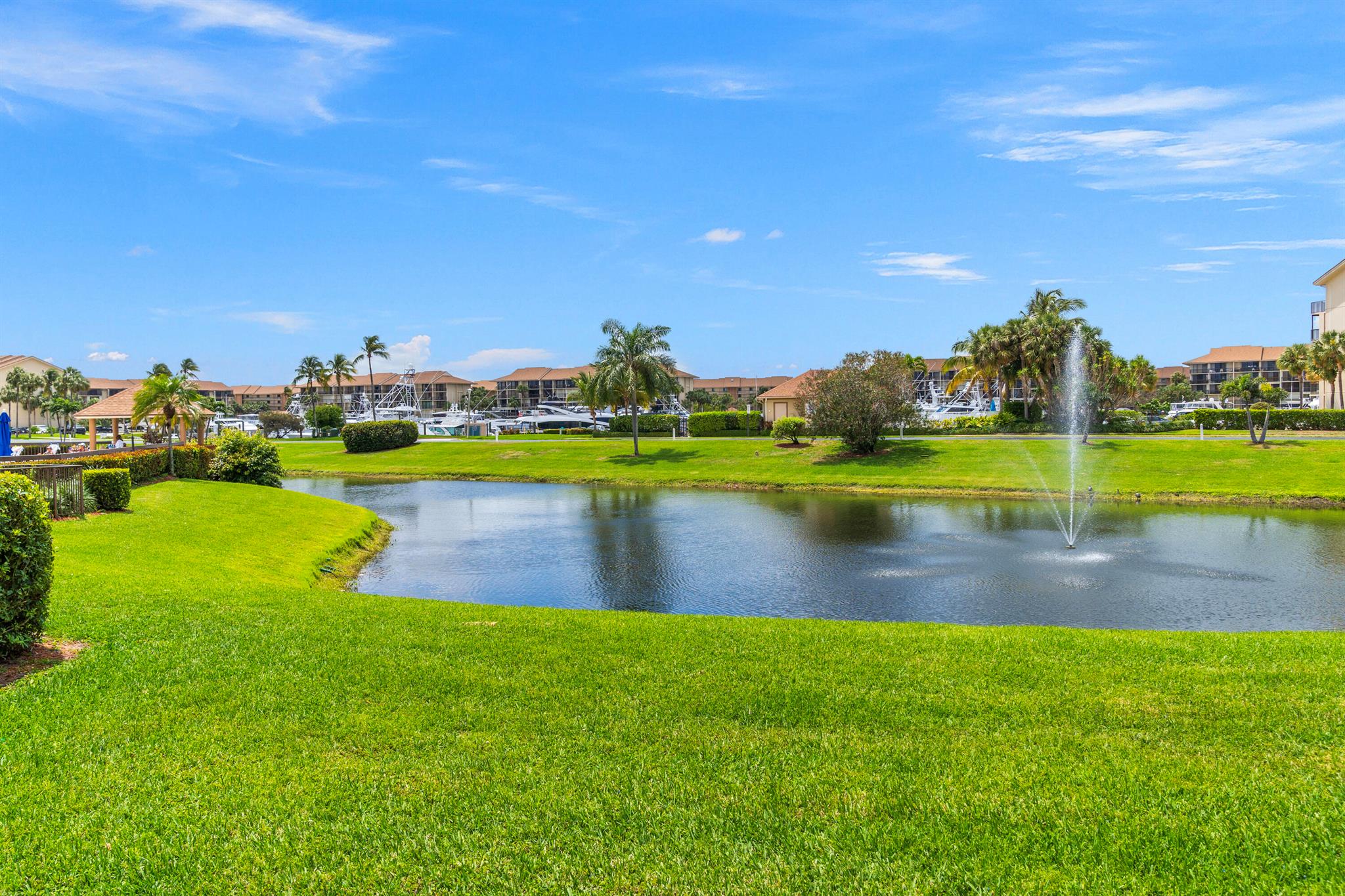 601 Seafarer Cir #104 Jupiter, FL 33477