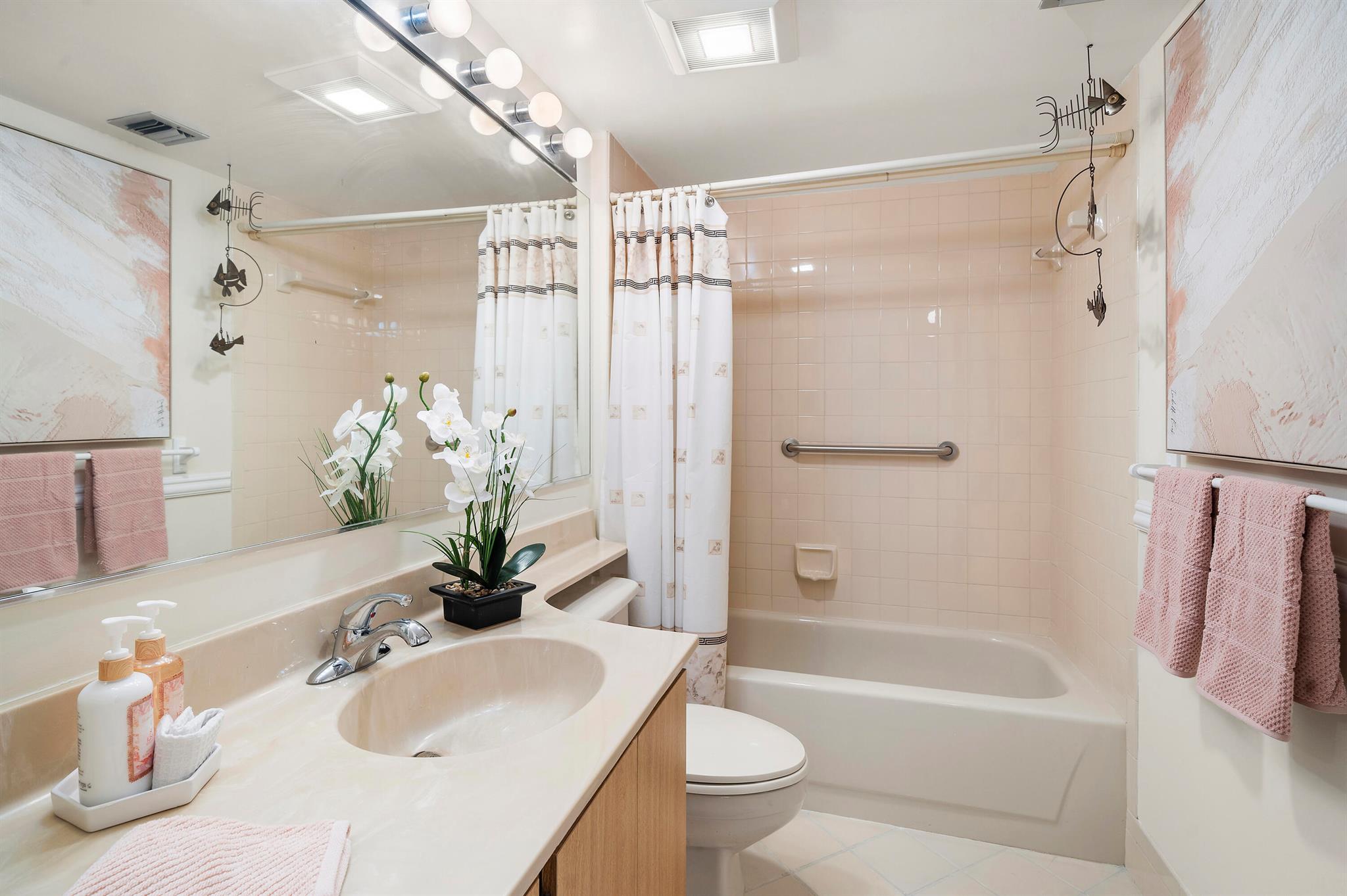 601 Seafarer Cir #104 Jupiter, FL 33477