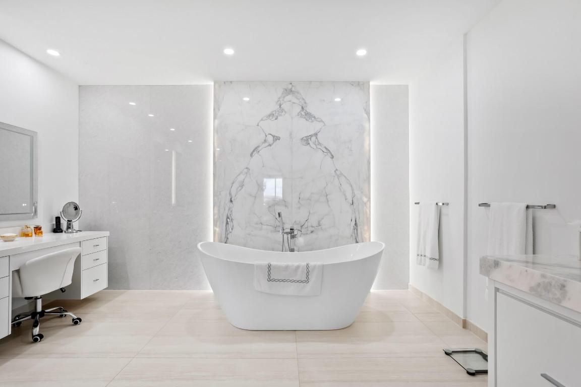 200 SE Mizner #717 Boca Raton, FL 33432