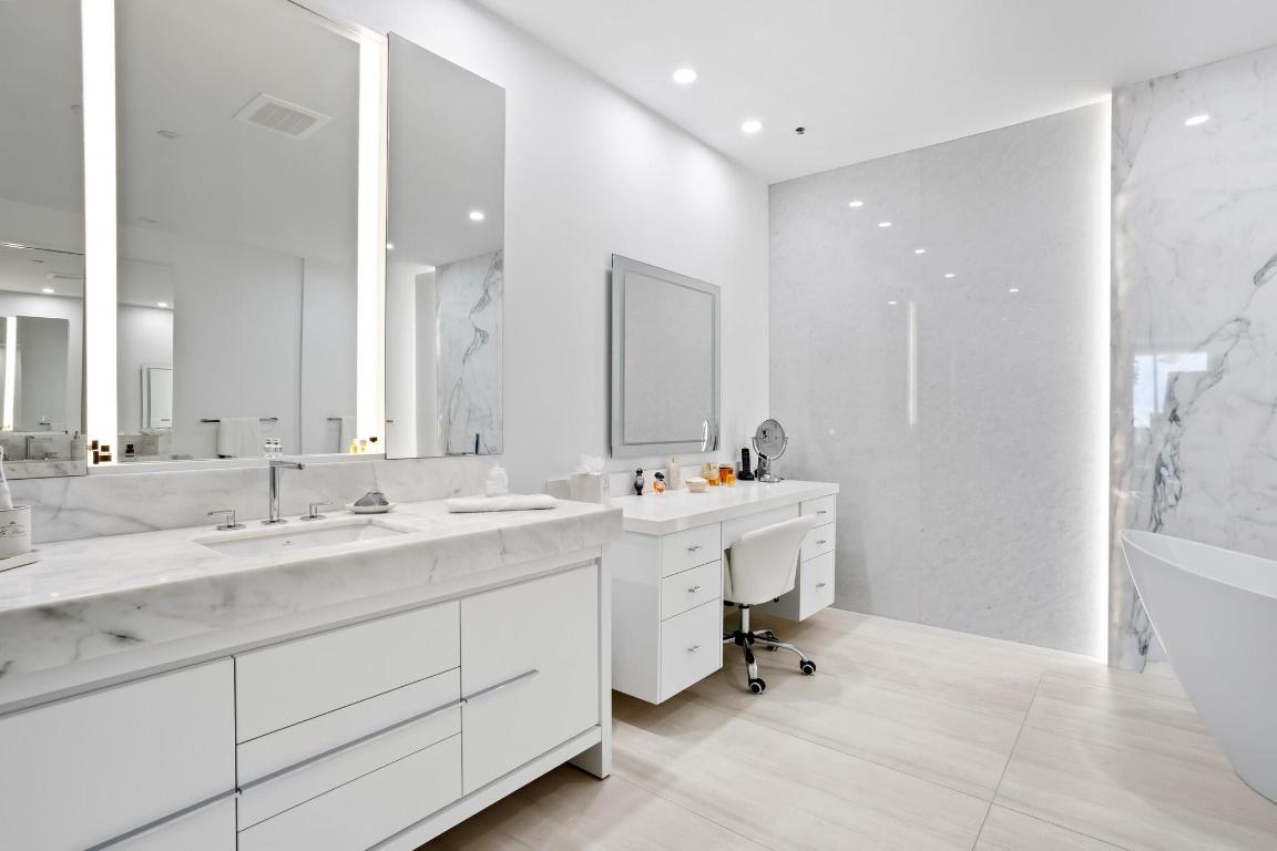 200 SE Mizner #717 Boca Raton, FL 33432