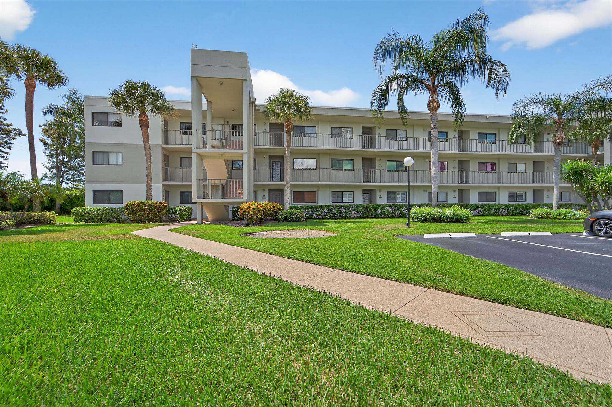 5574 Witney Dr #102