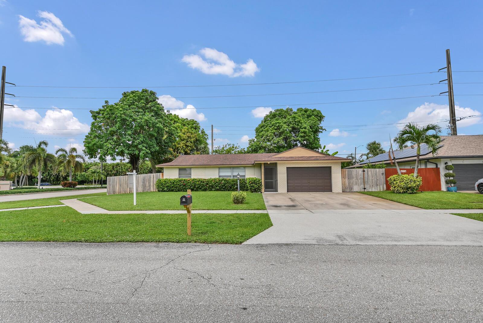 5001 Woodstone Cir