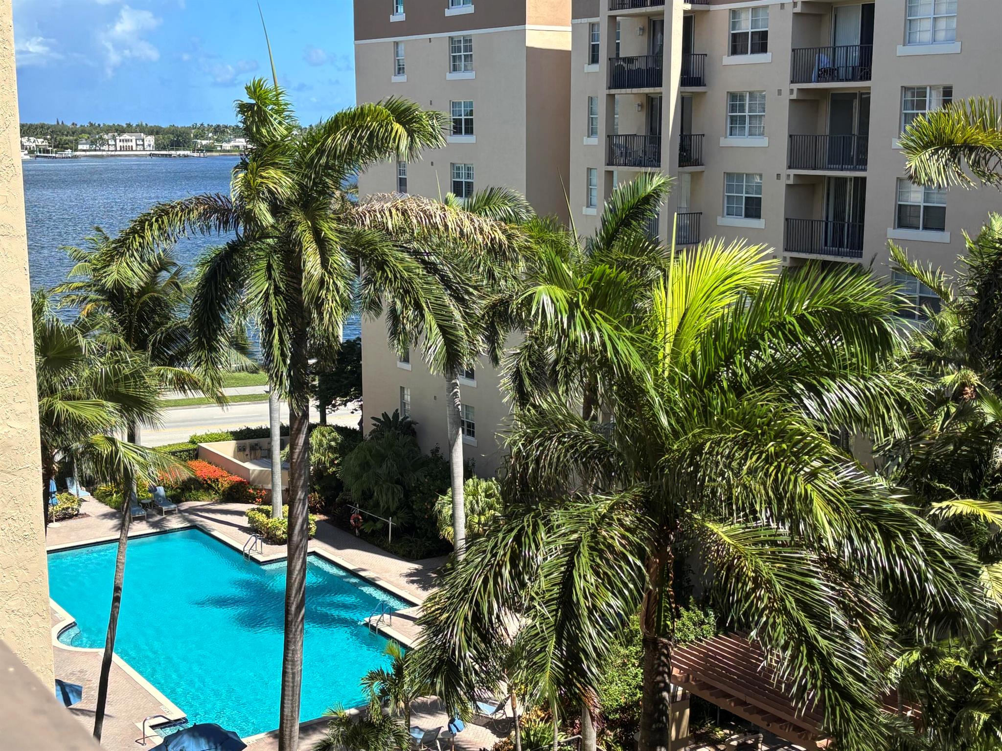 1801 N Flagler Dr #727