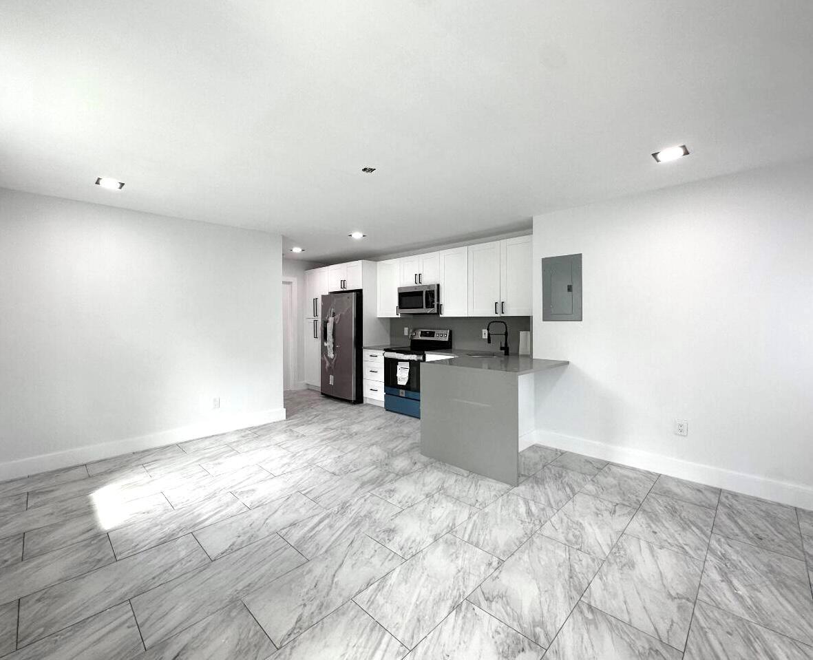 707 NW 3rd Ave #1