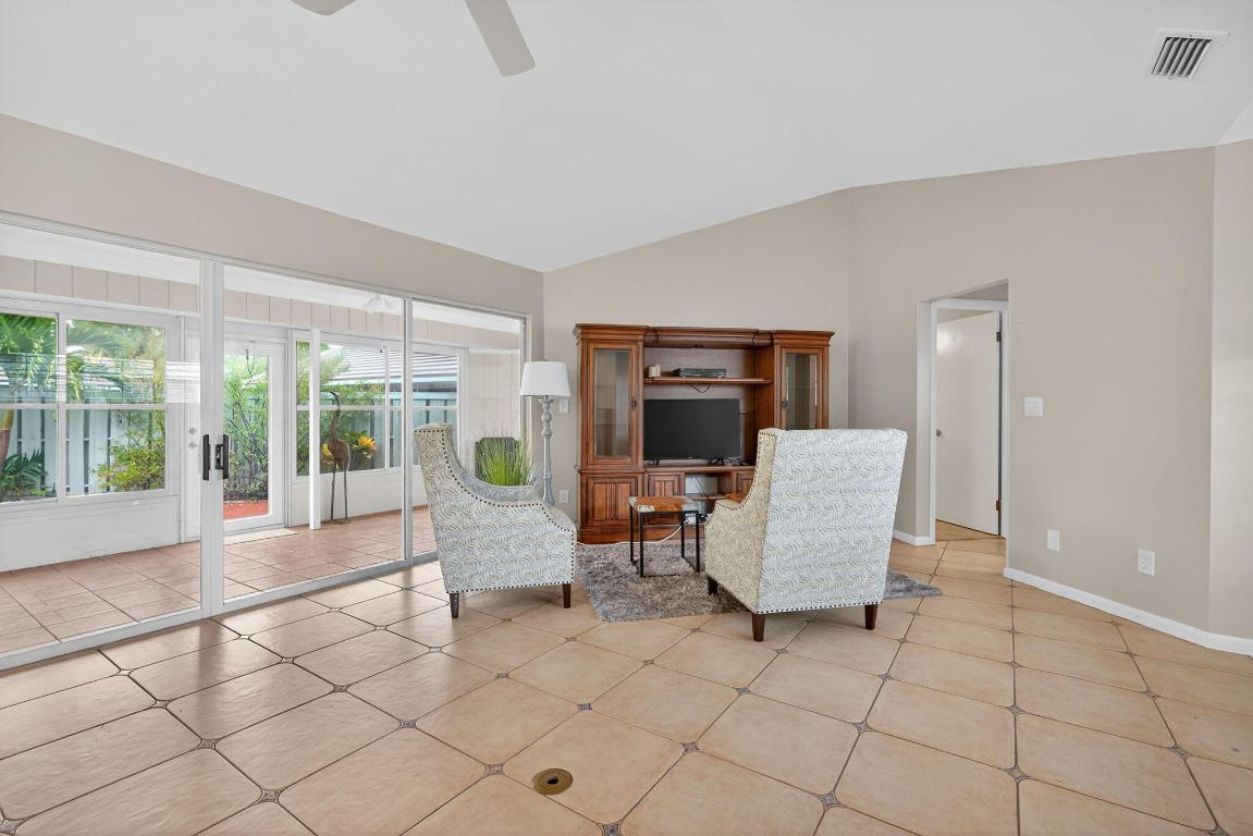 1127 E Seminole Ave #8a Jupiter, FL 33477