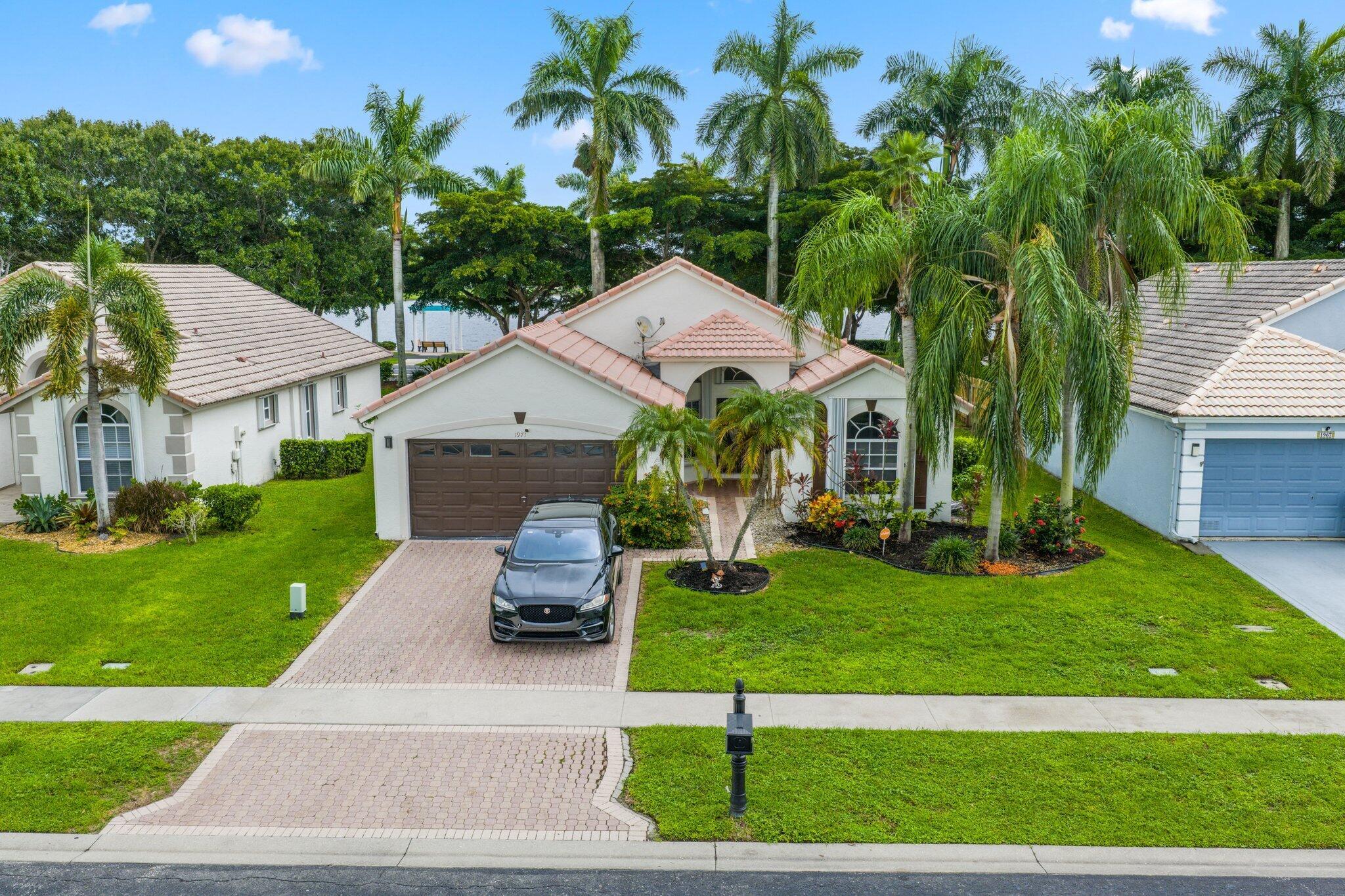 1971 Oak Berry Cir
