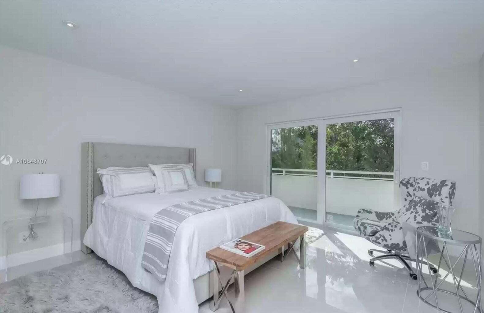 3212 NE 12th St #302