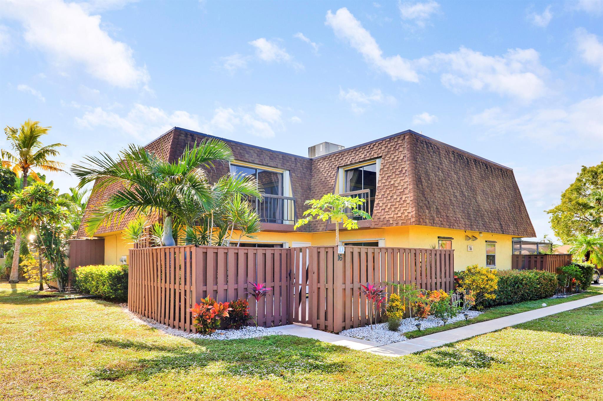 110 N Delaware Blvd #16d