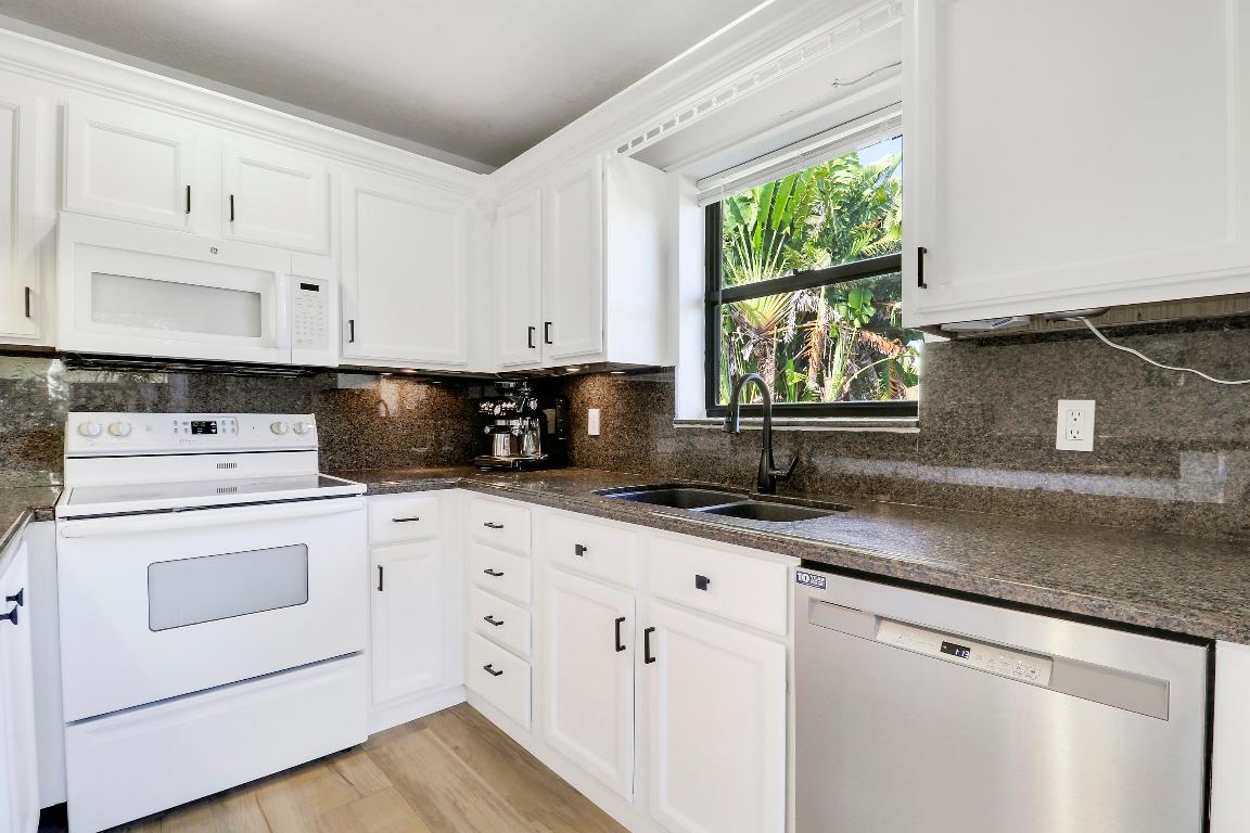 110 N Delaware Blvd #16d Jupiter, FL 33458