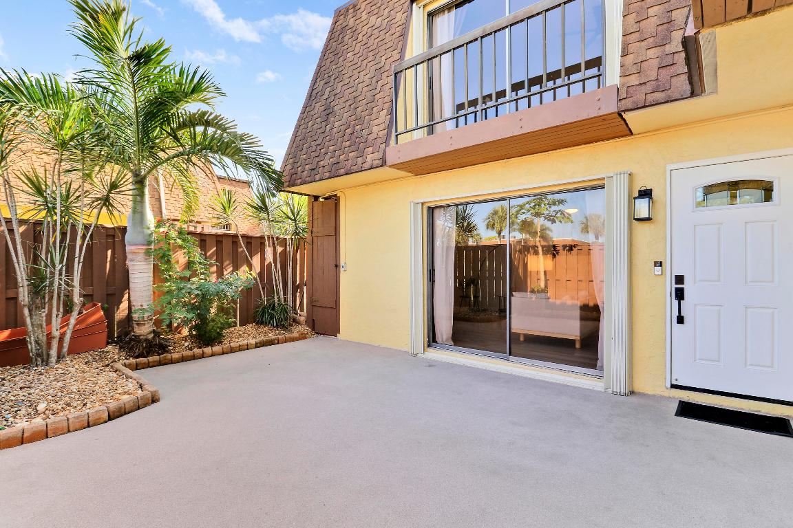 110 N Delaware Blvd #16d Jupiter, FL 33458