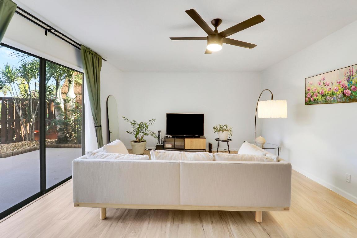 110 N Delaware Blvd #16d Jupiter, FL 33458