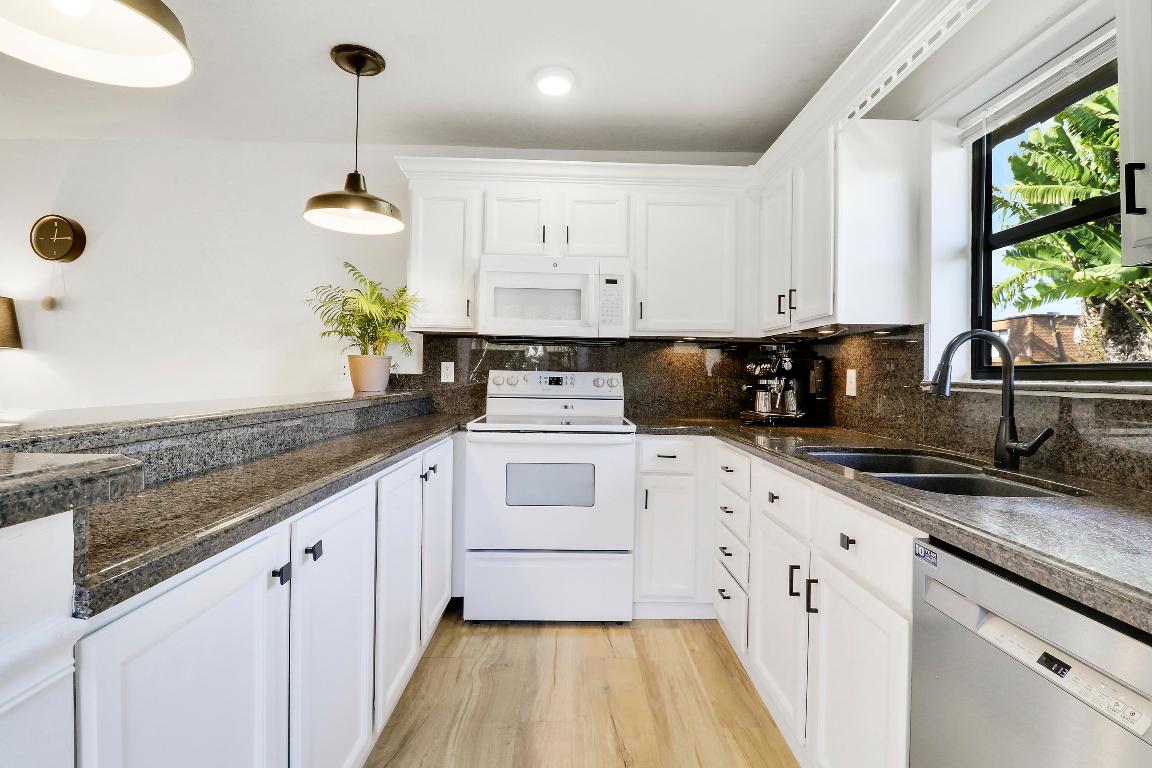 110 N Delaware Blvd #16d Jupiter, FL 33458