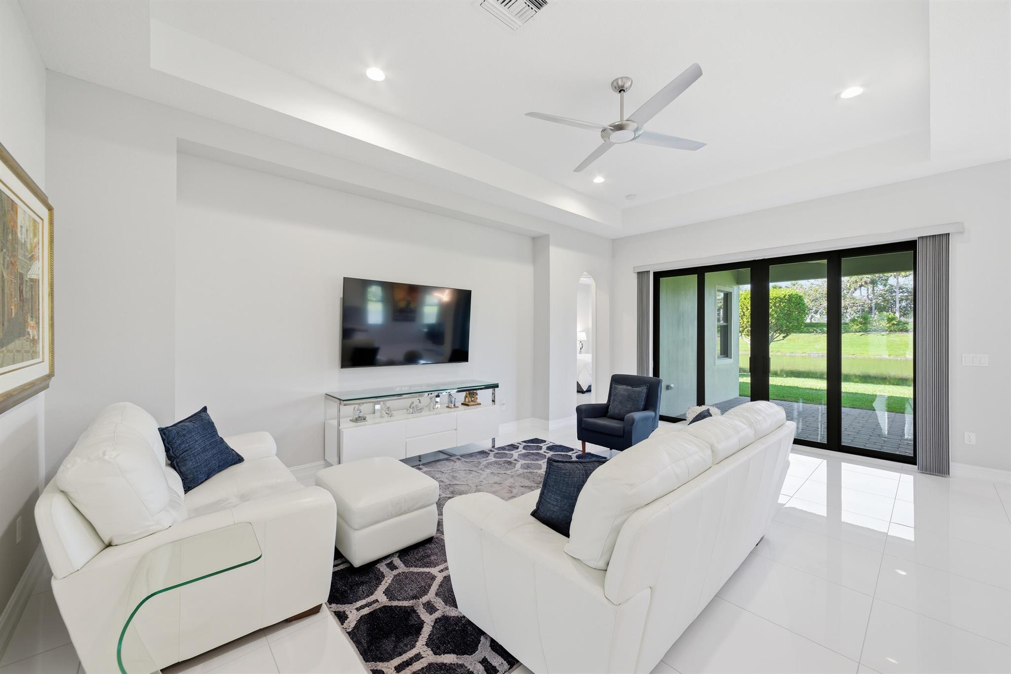 8275 Grand Prix Ln Boynton Beach, FL 33472