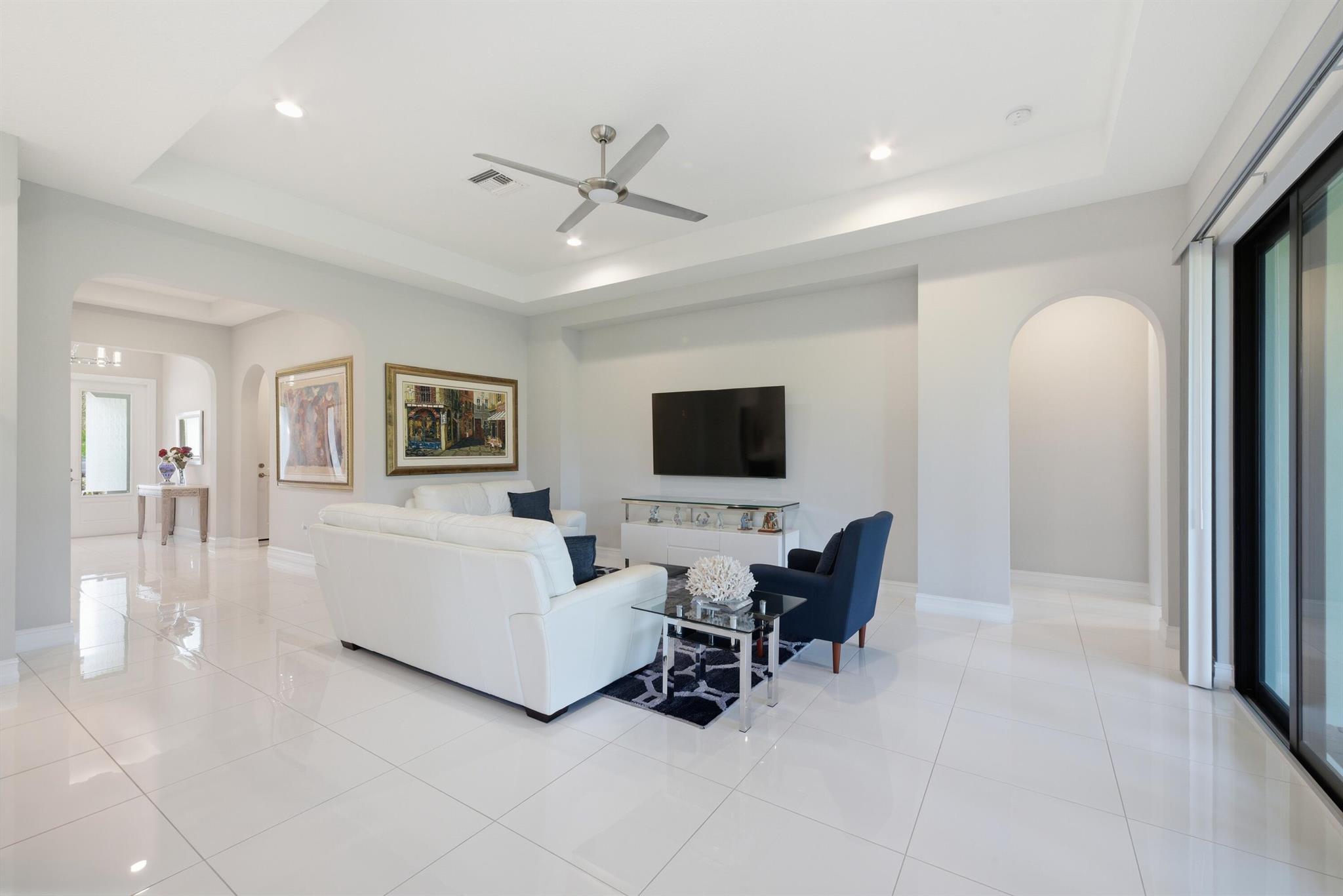 8275 Grand Prix Ln Boynton Beach, FL 33472