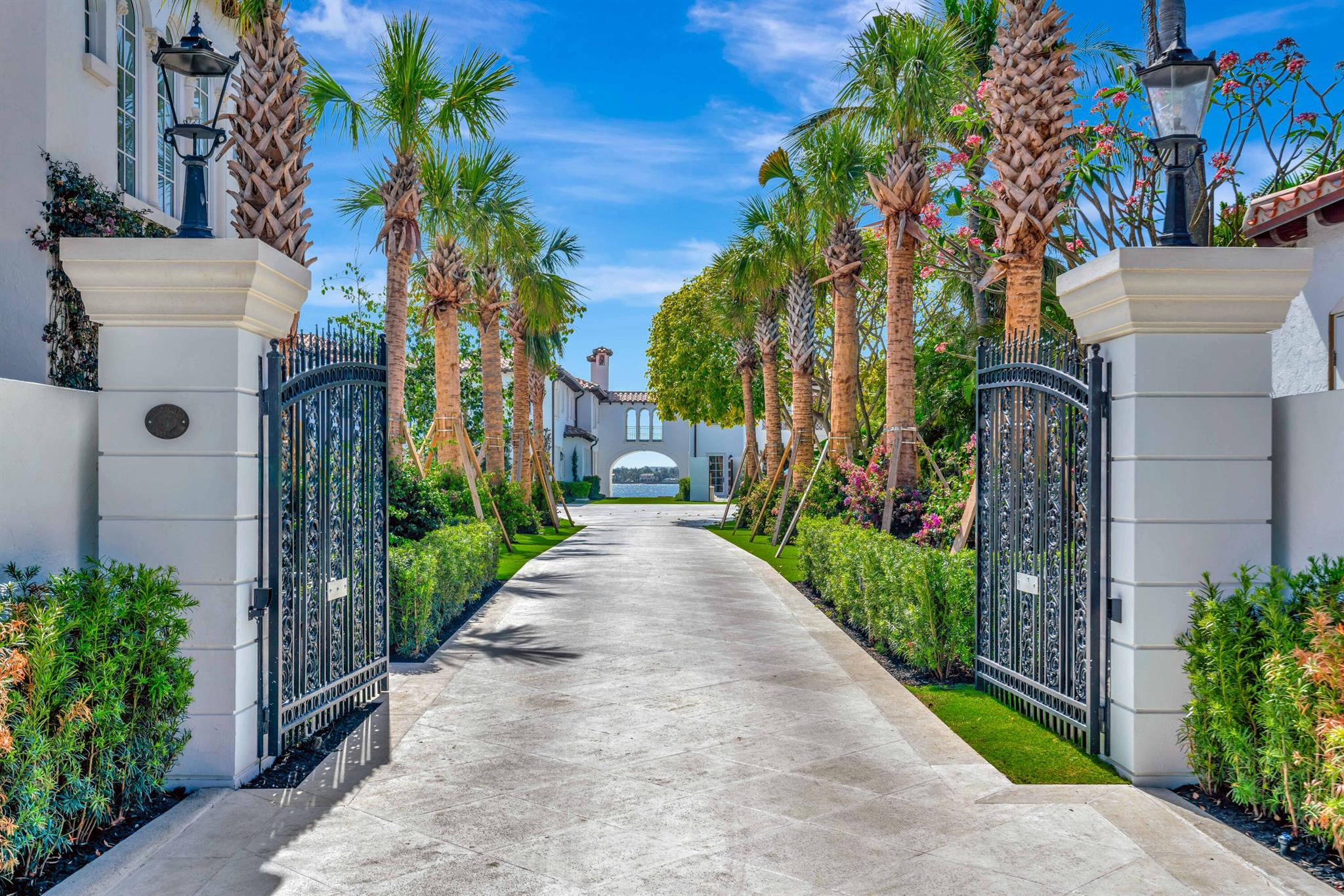 800 S County Rd Palm Beach, FL 33480