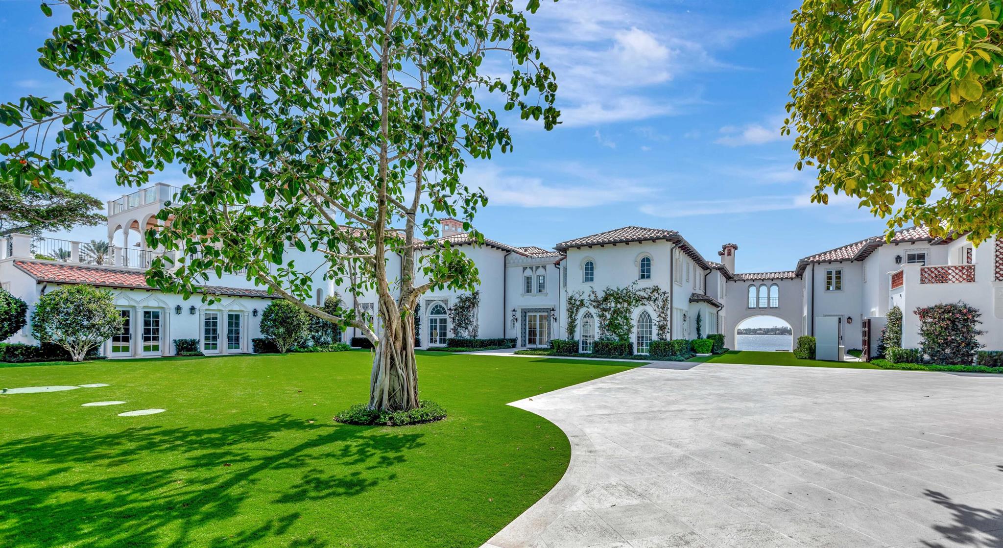 800 S County Rd Palm Beach, FL 33480