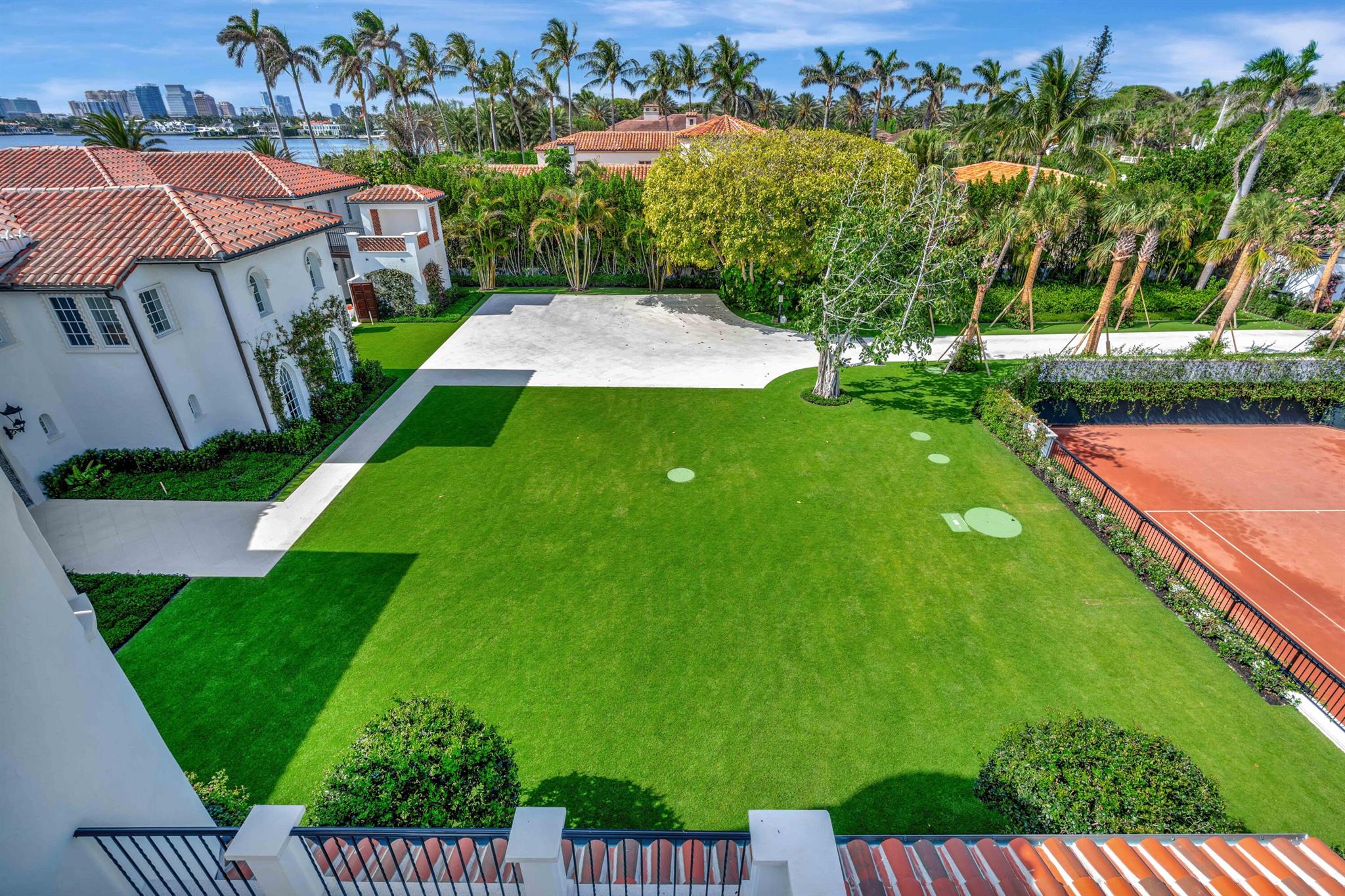 800 S County Rd Palm Beach, FL 33480