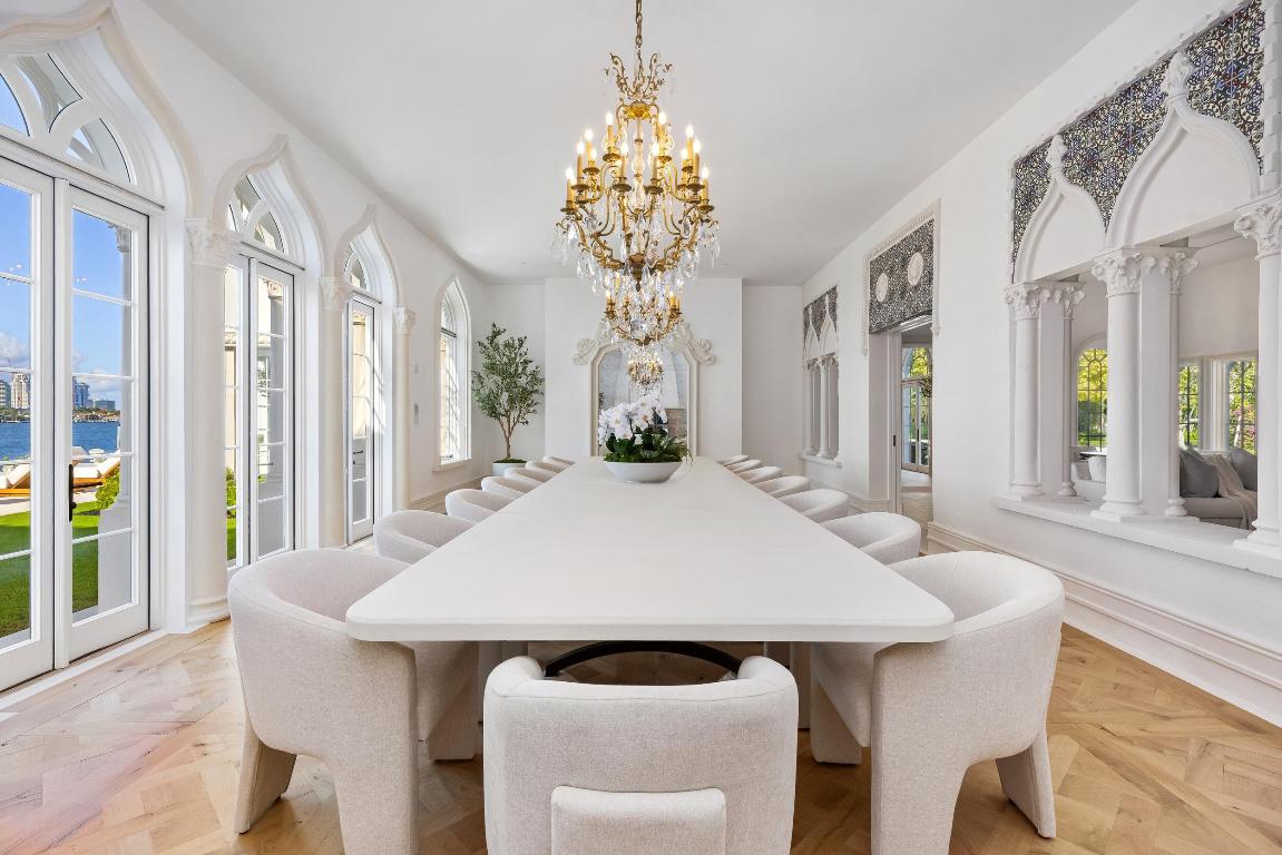 800 S County Palm Beach, FL 33480