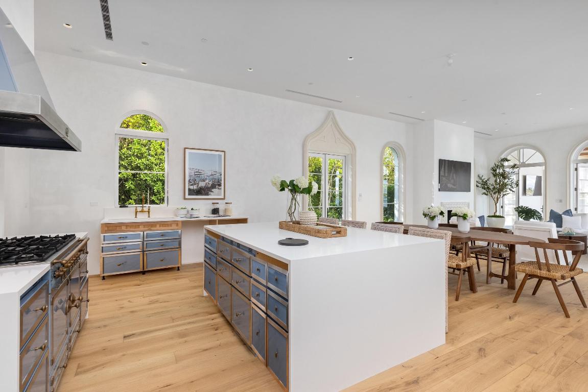 800 S County Palm Beach, FL 33480