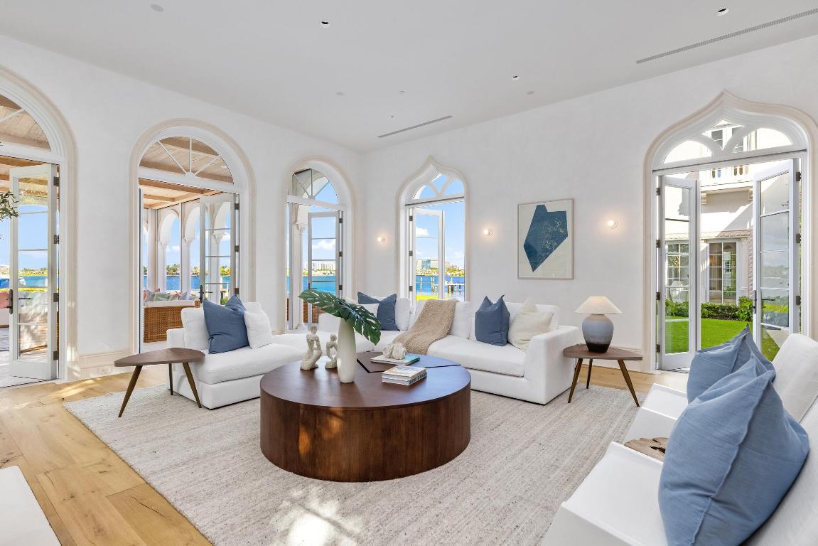 800 S County Palm Beach, FL 33480