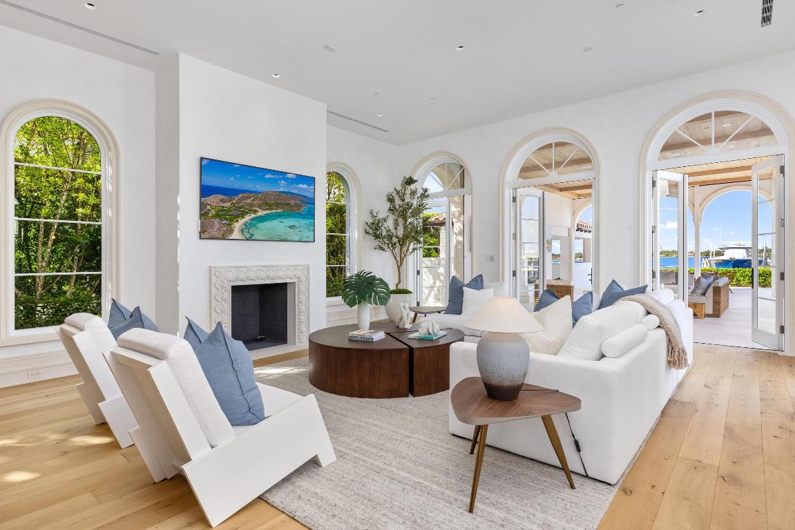 800 S County Palm Beach, FL 33480