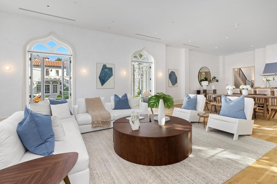 800 S County Palm Beach, FL 33480