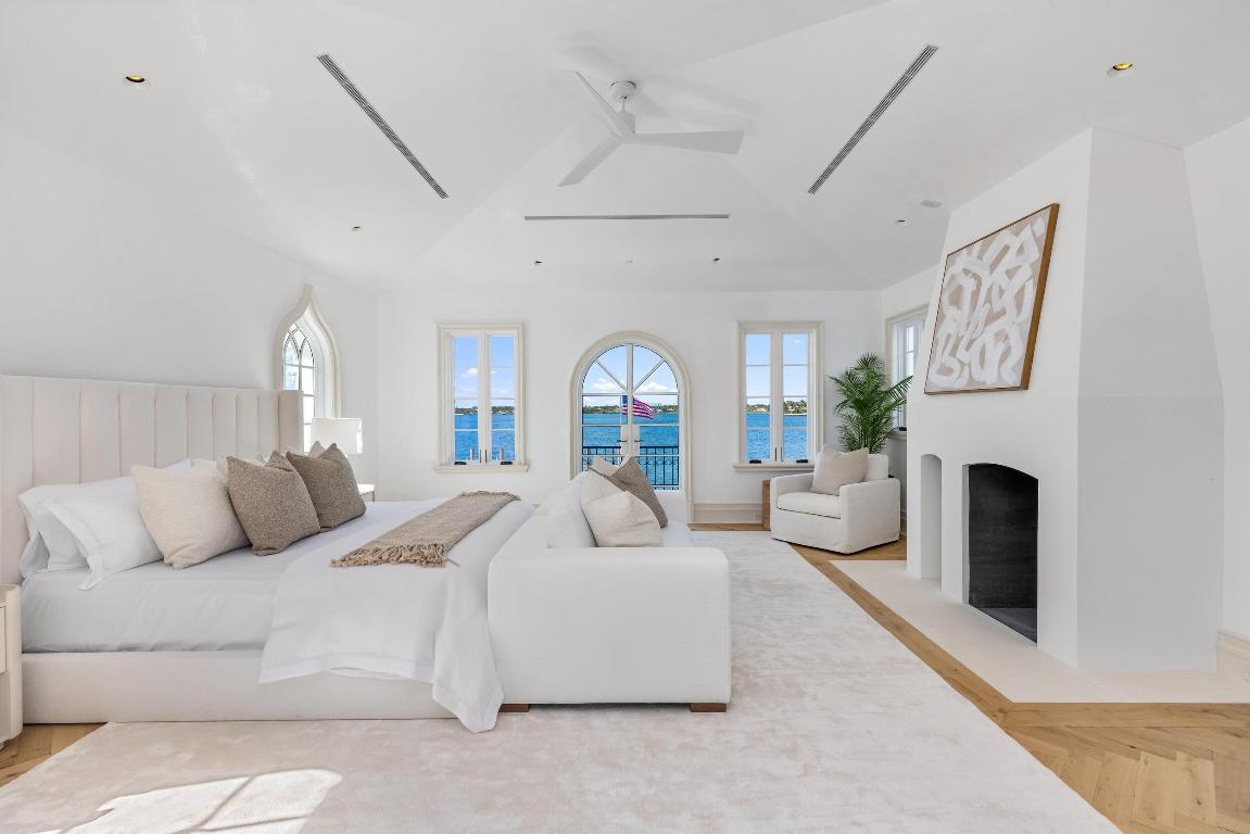 800 S County Palm Beach, FL 33480