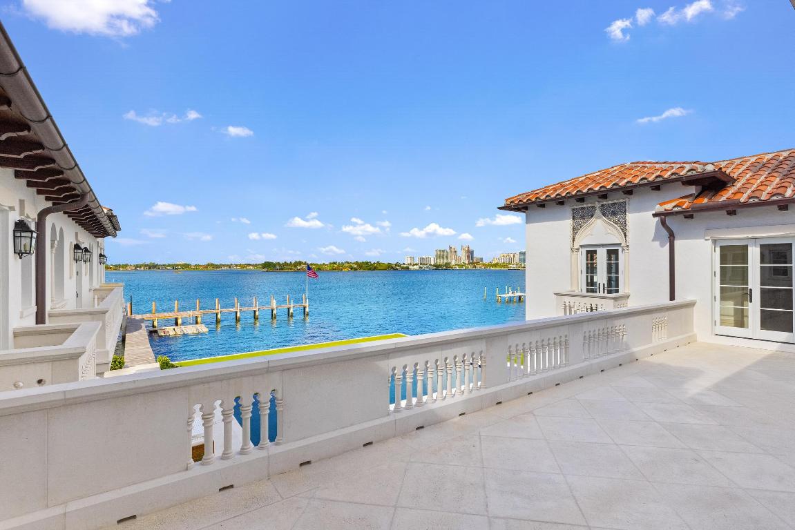 800 S County Palm Beach, FL 33480