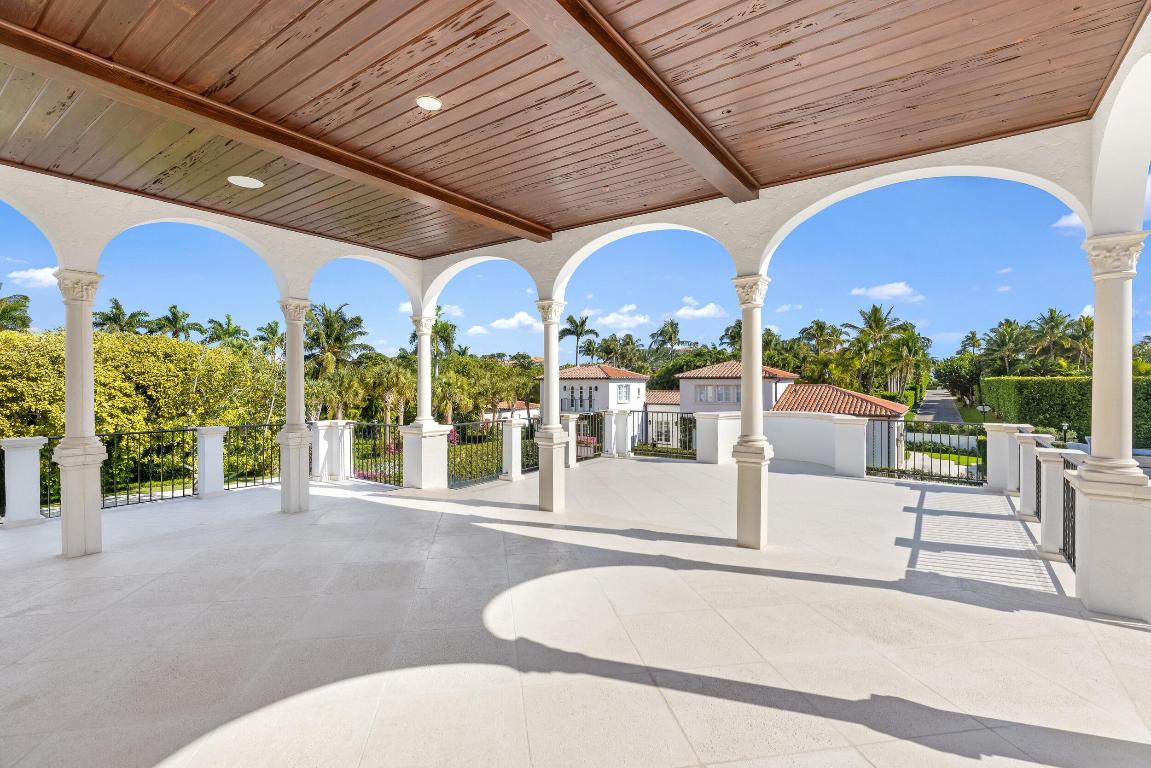 800 S County Palm Beach, FL 33480