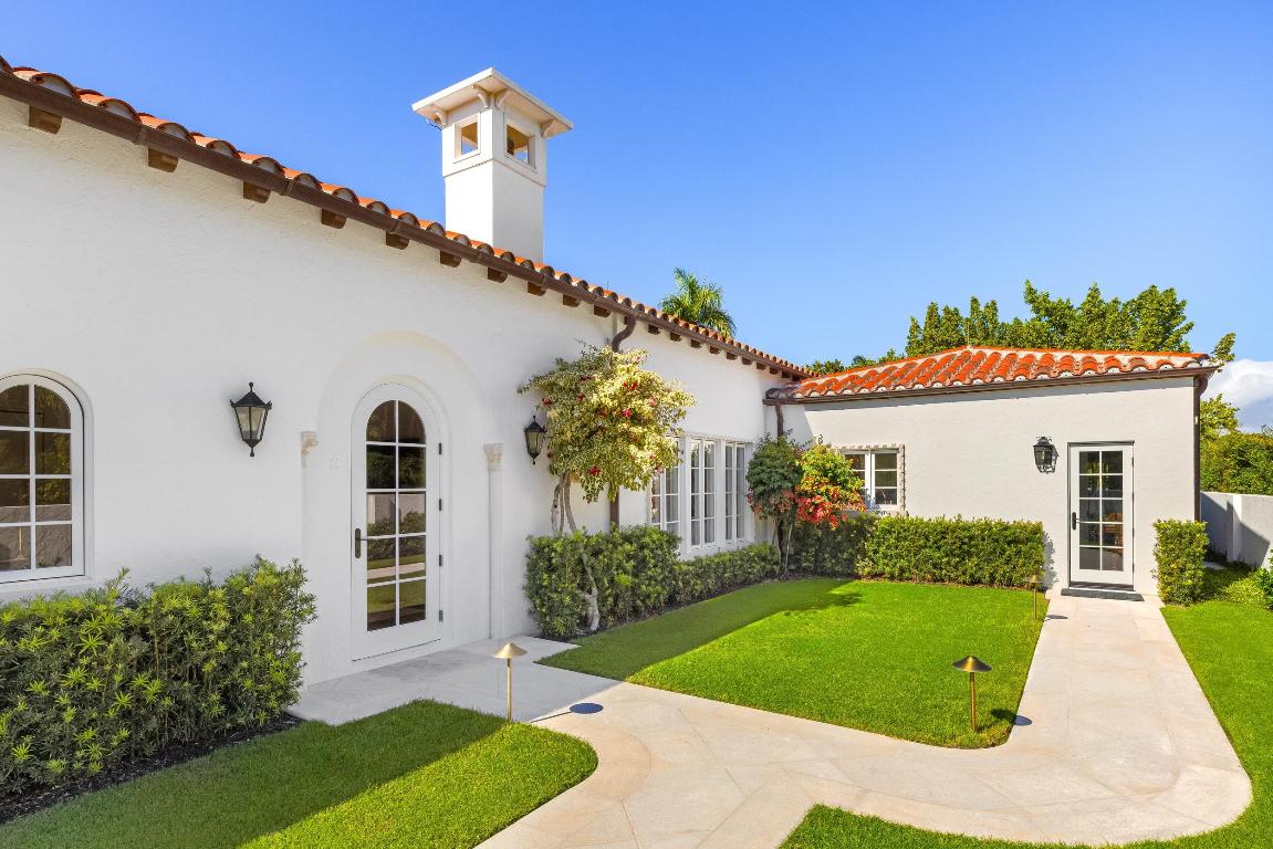 800 S County Palm Beach, FL 33480