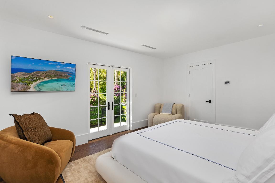 800 S County Palm Beach, FL 33480