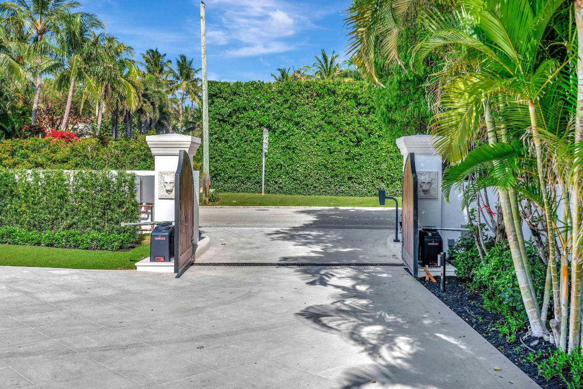 800 S County Palm Beach, FL 33480