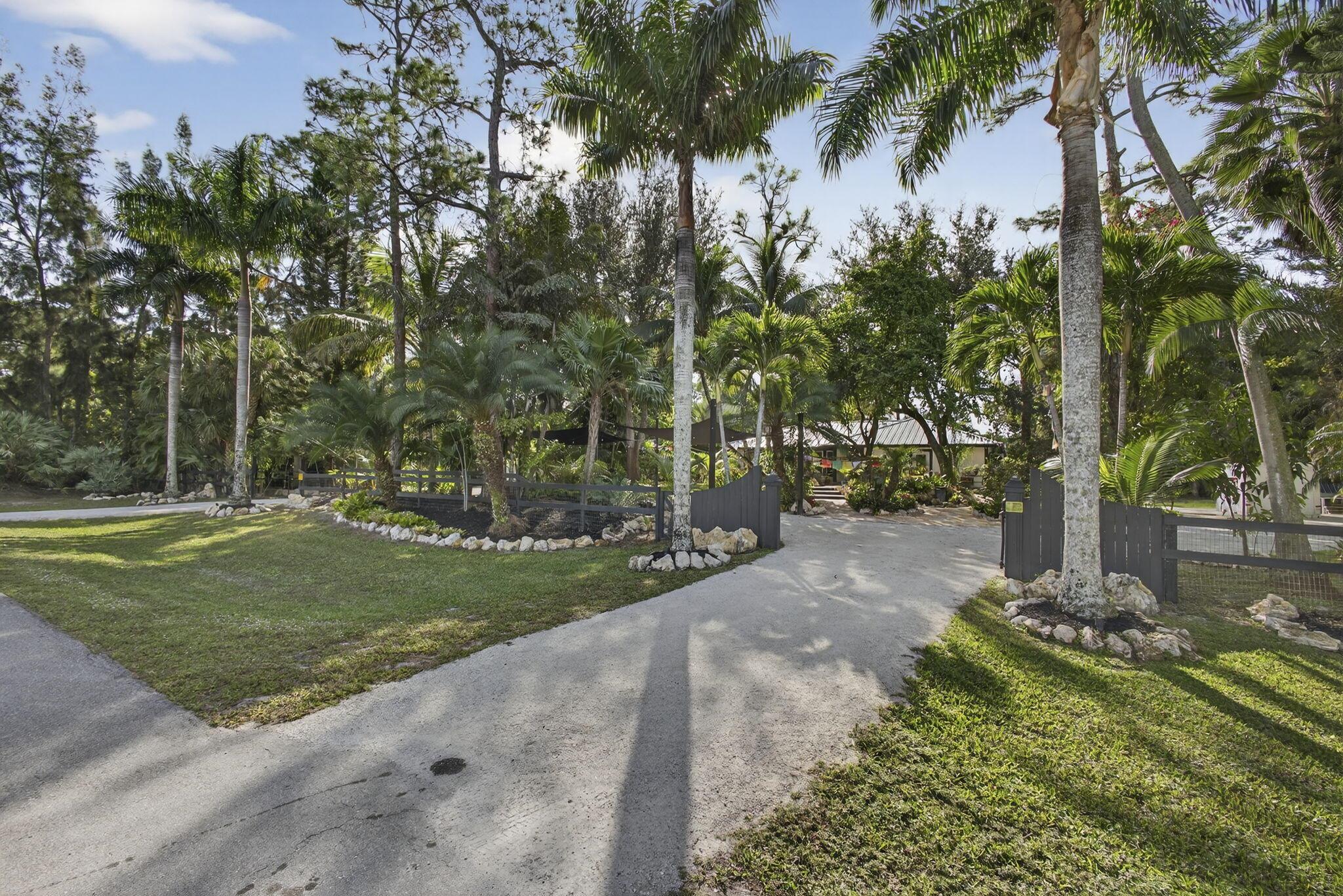 17152 W Sycamore Dr Loxahatchee, FL 33470