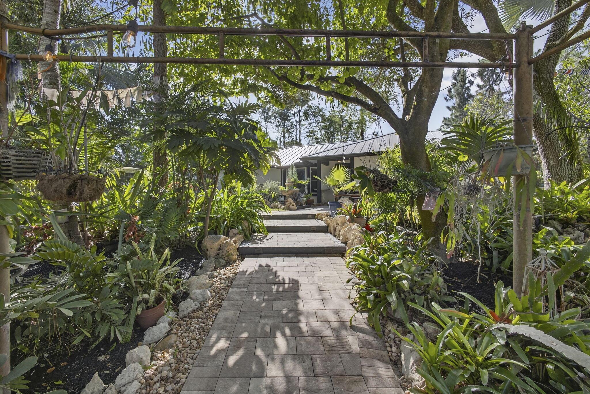 17152 W Sycamore Dr Loxahatchee, FL 33470