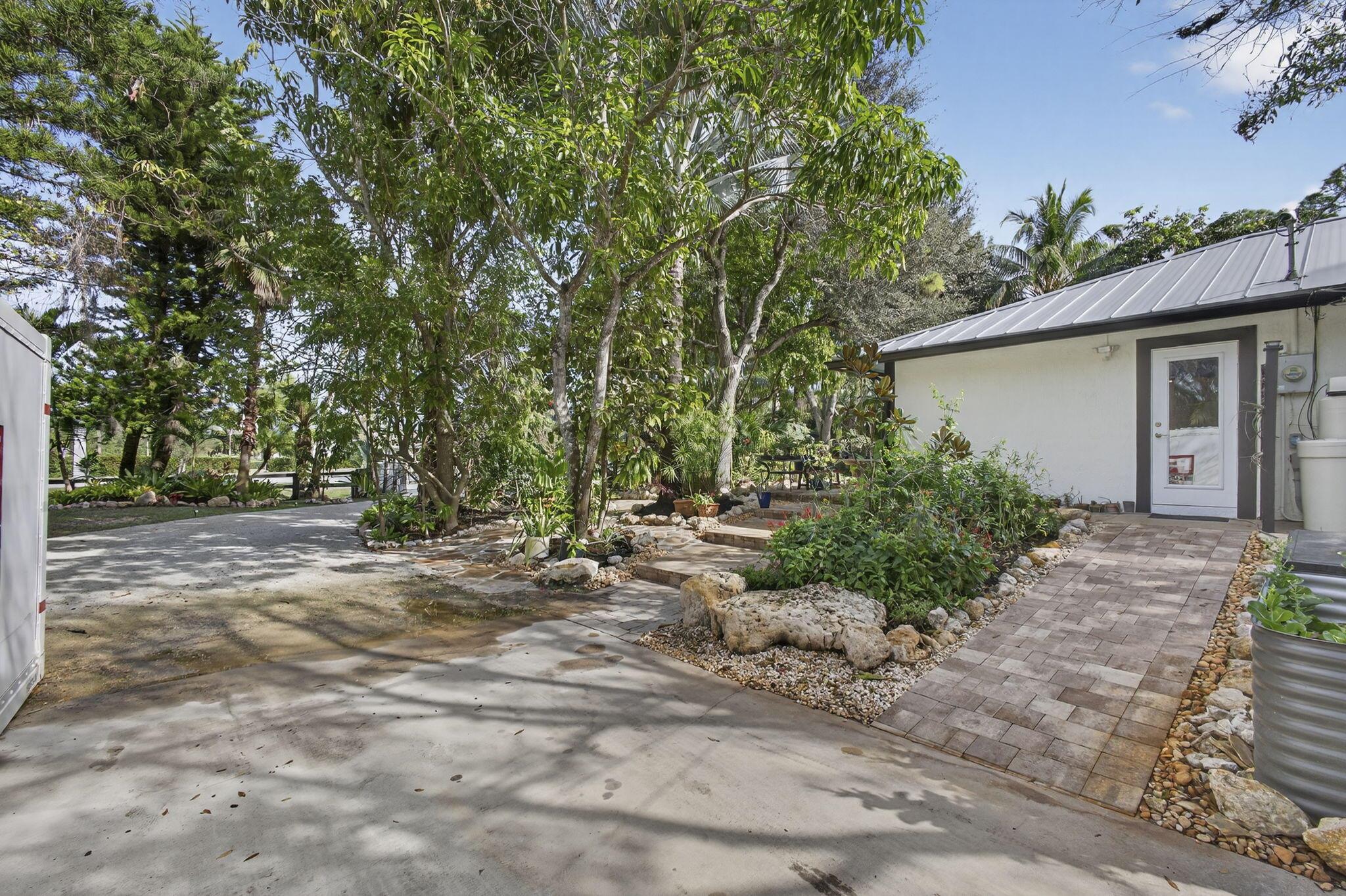 17152 W Sycamore Dr Loxahatchee, FL 33470