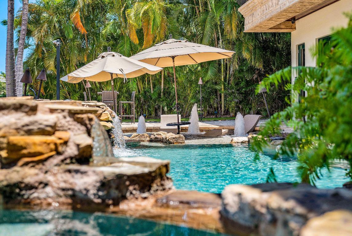 2325 NE 27th Lighthouse Point, FL 33064