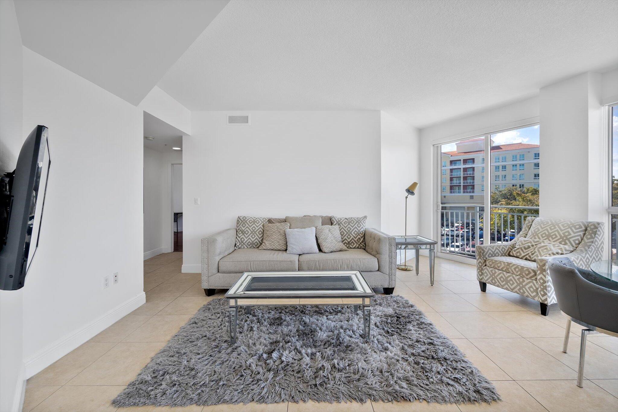 7270 SW 88th #B203 Miami, FL 33156