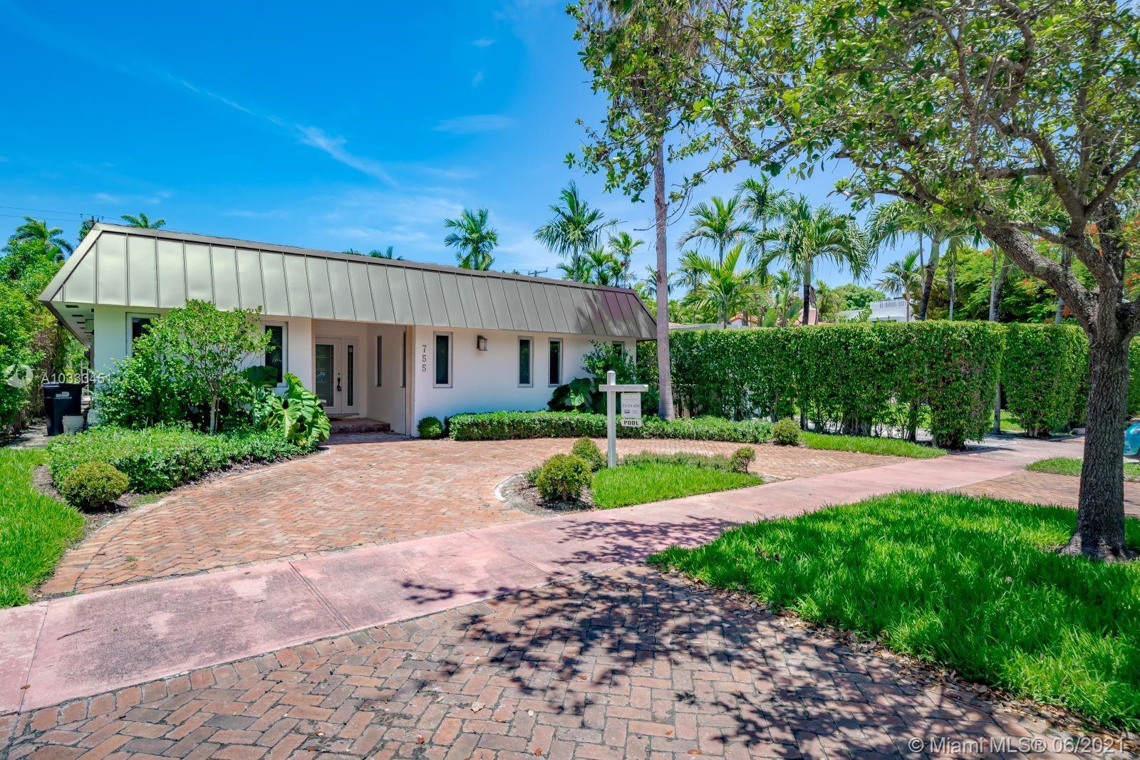 755 Lakeview Dr