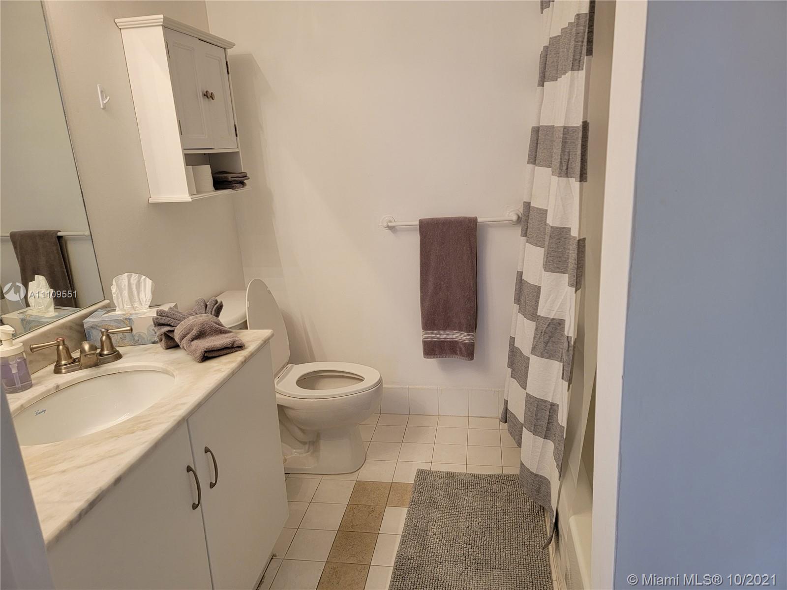 1200 Brickell Bay Dr #3515, Miami, FL 33131