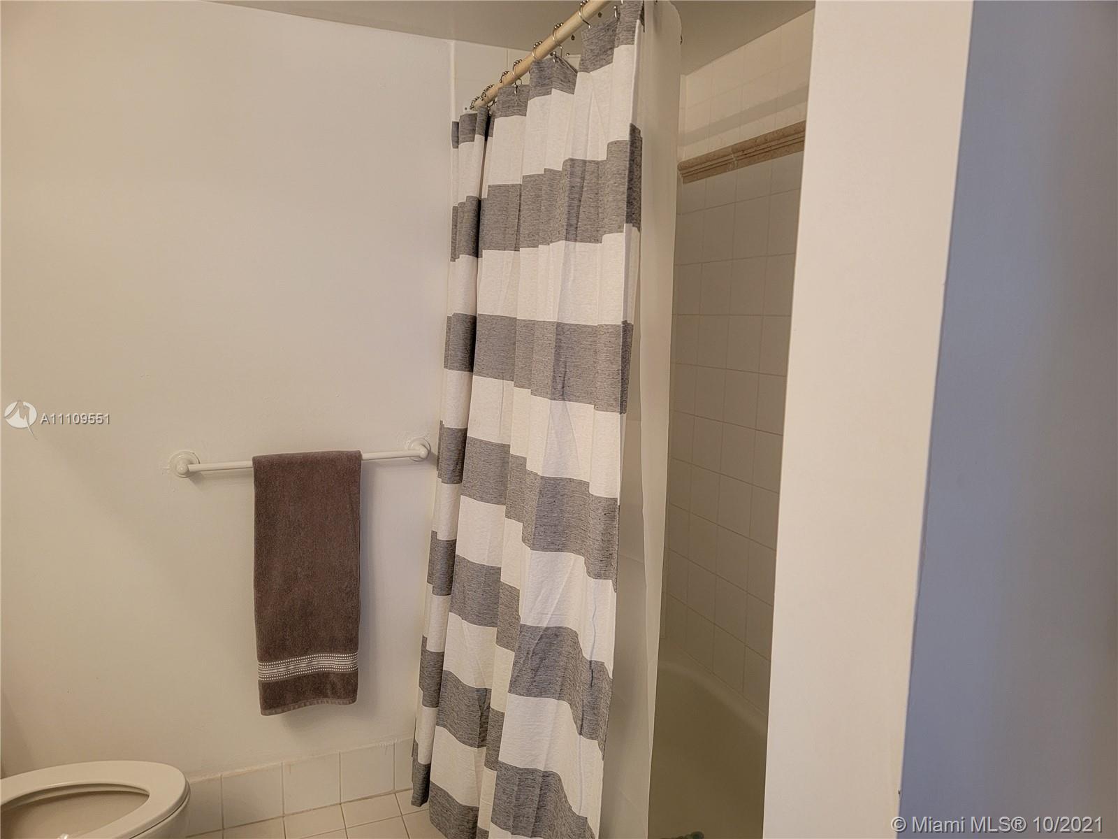 1200 Brickell Bay Dr #3515, Miami, FL 33131