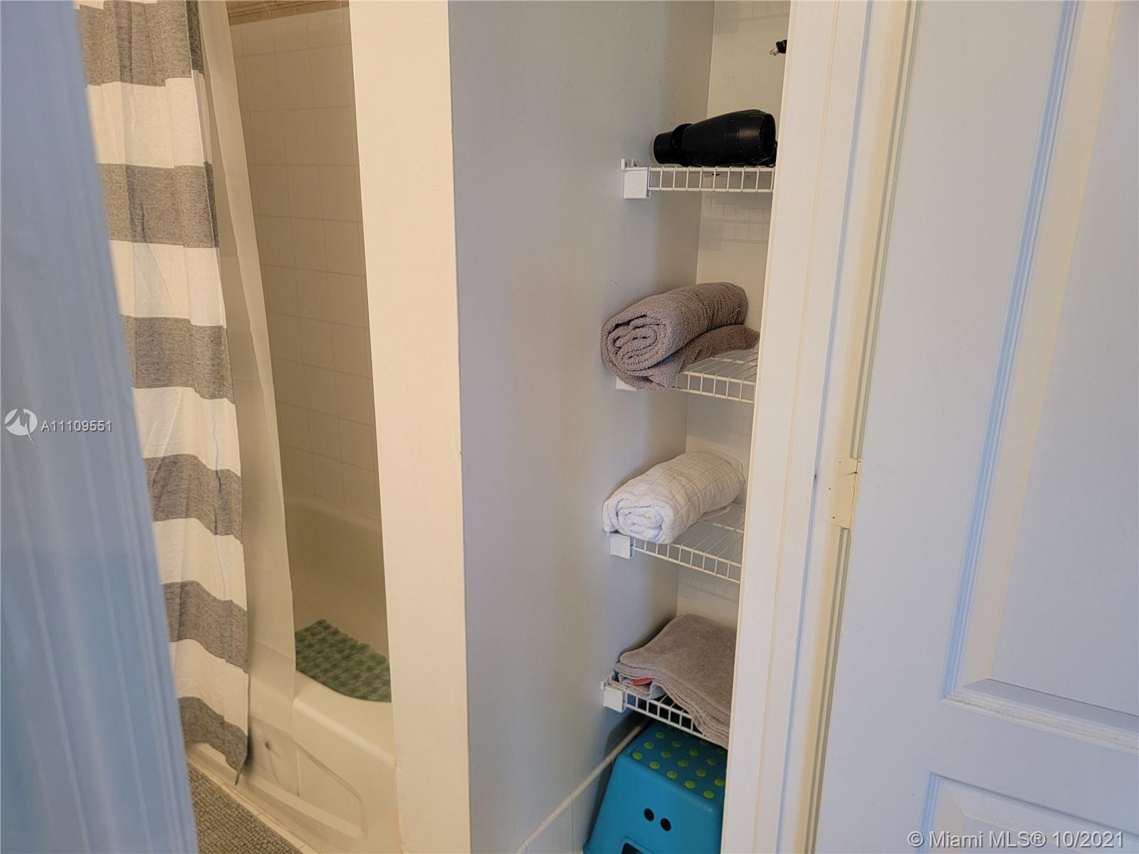 1200 Brickell Bay Dr #3515, Miami, FL 33131