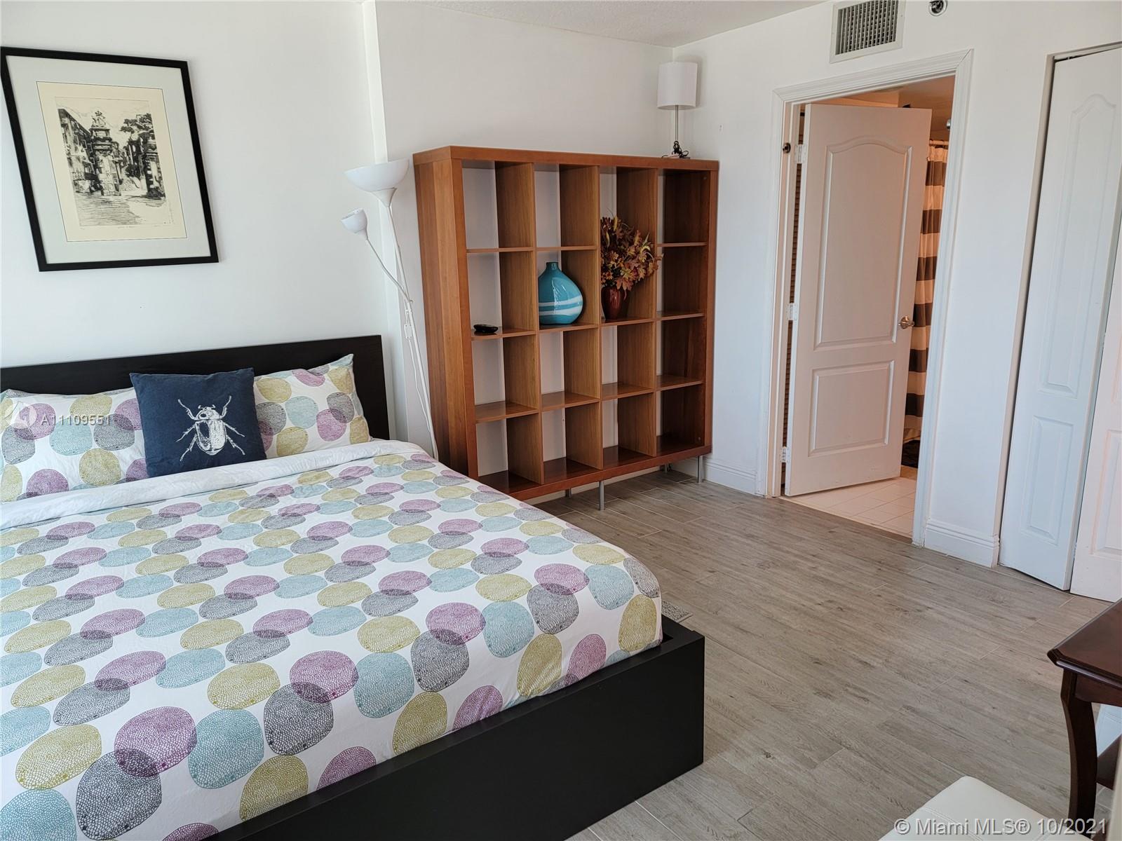 1200 Brickell Bay Dr #3515, Miami, FL 33131