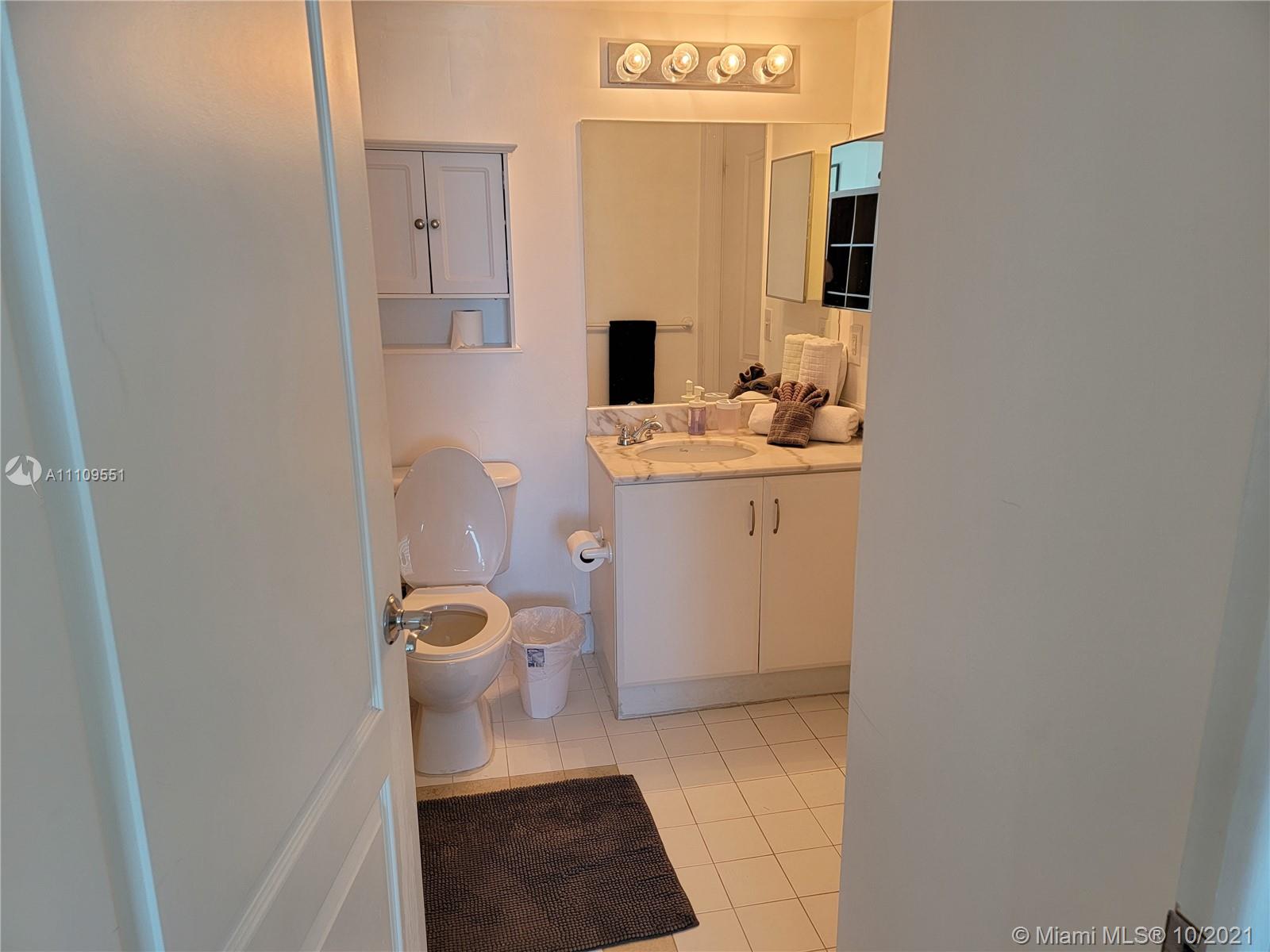 1200 Brickell Bay Dr #3515, Miami, FL 33131